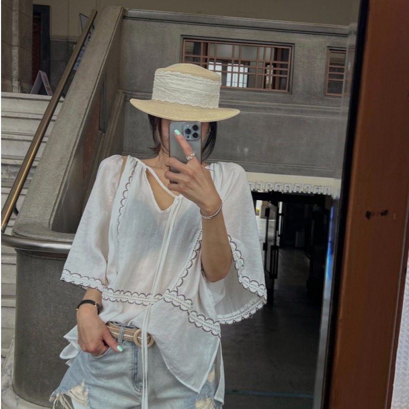 Ethnic Fashion Trends 2026 - Modna bluzka damska w koreańskim stylu