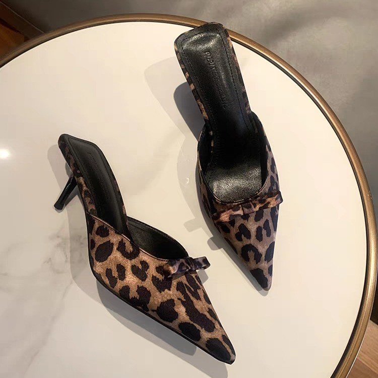 Damskie szpiczaste klapki na w – The Ethnic Fashion recenzja i cena