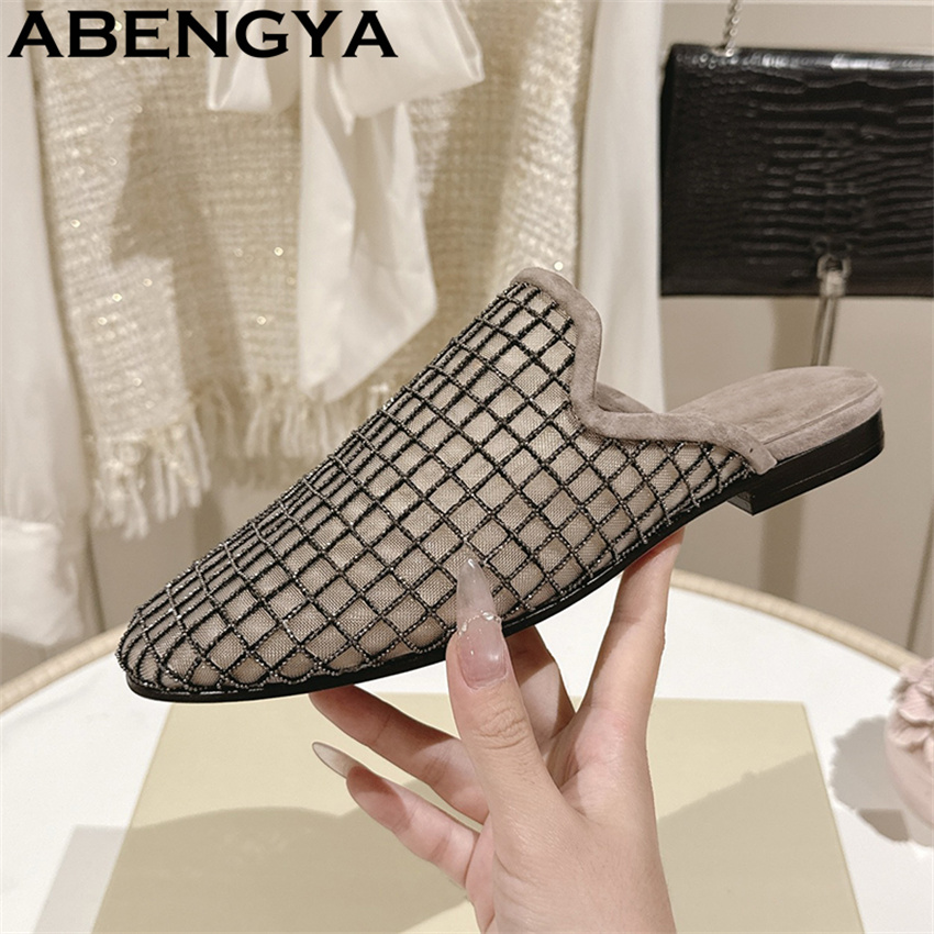 Błyszczące, koronkowe, siatecz – The Ethnic Fashion recenzja i cena